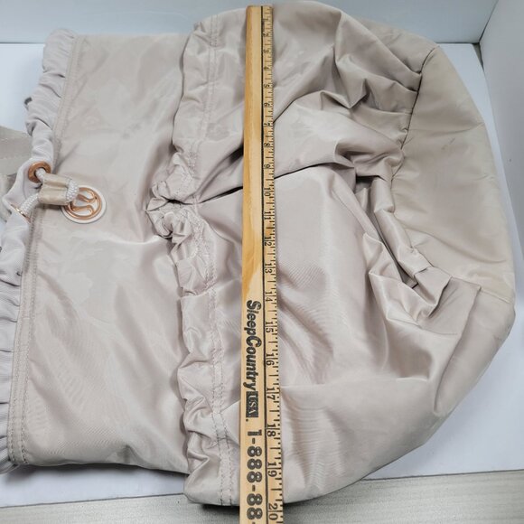 Lululemon Athletica Women's Light Gray Gym Bucket Duffle Bag - Picture 11 of 12